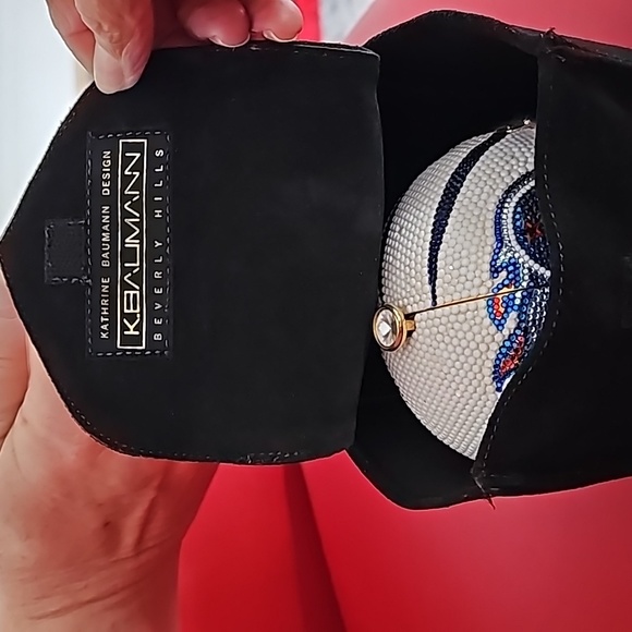 Tennessee Titans jeweled helmet purse - Picture 4 of 8